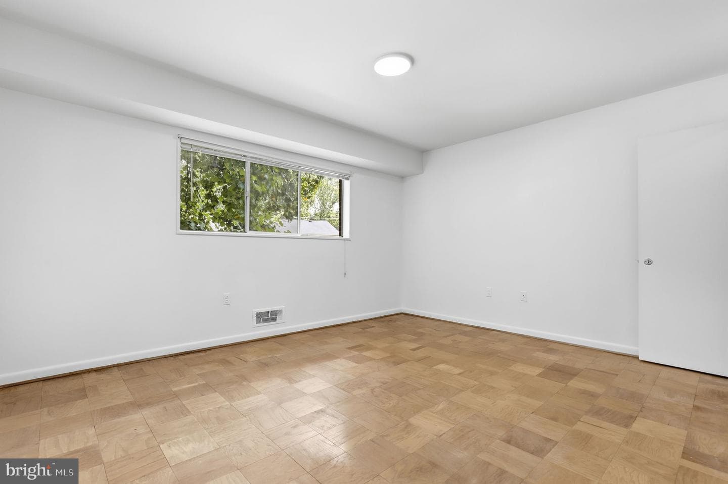 10626 Weymouth Street #101 photo 16