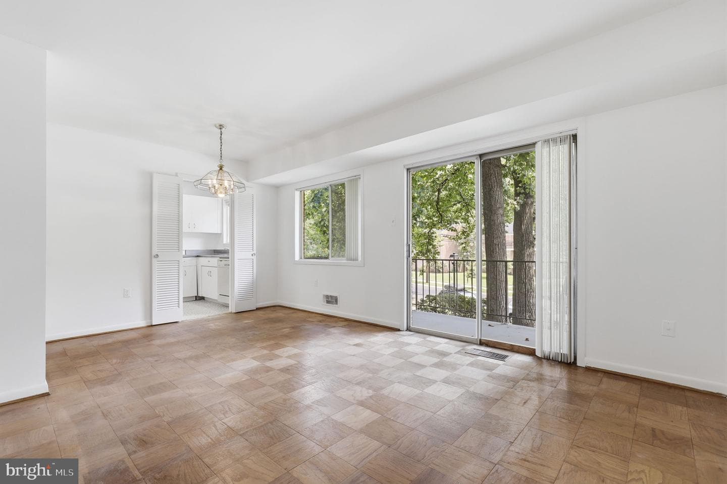 10626 Weymouth Street #101 photo 7
