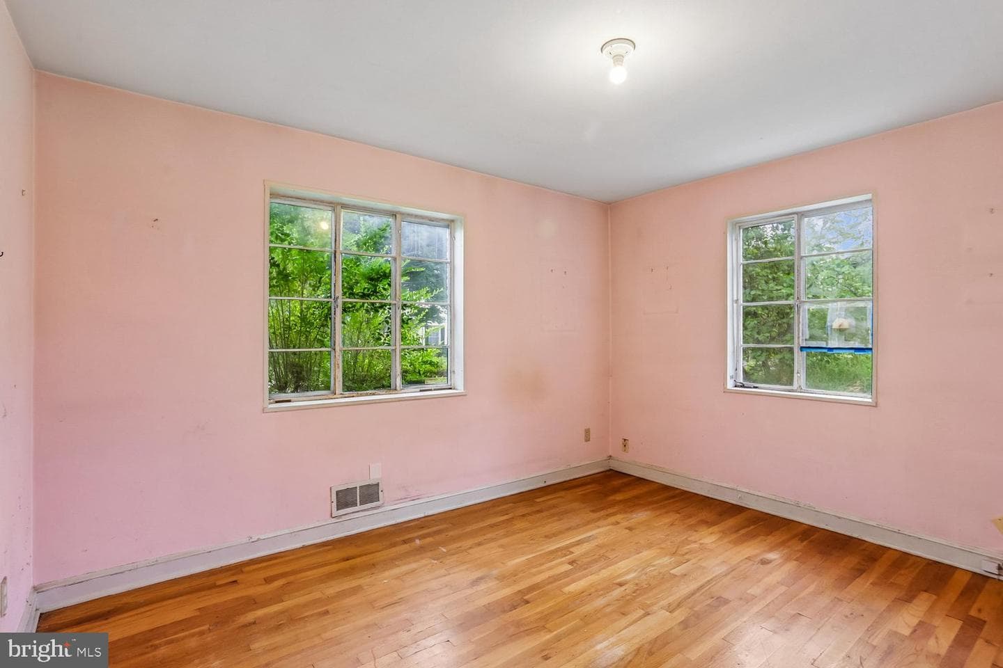 10411 Ewell Avenue photo 14