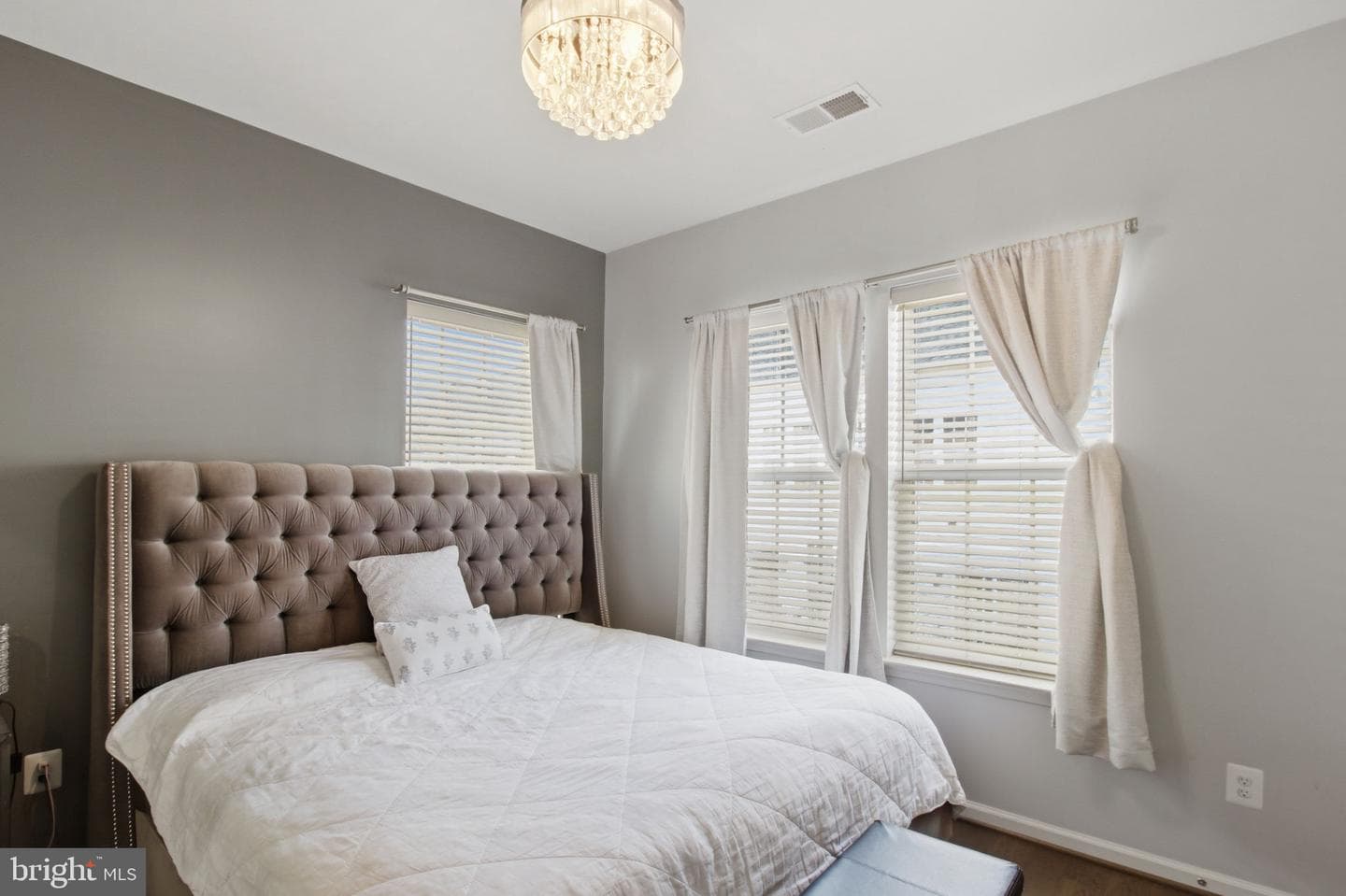 120 Prado #2301 photo 4
