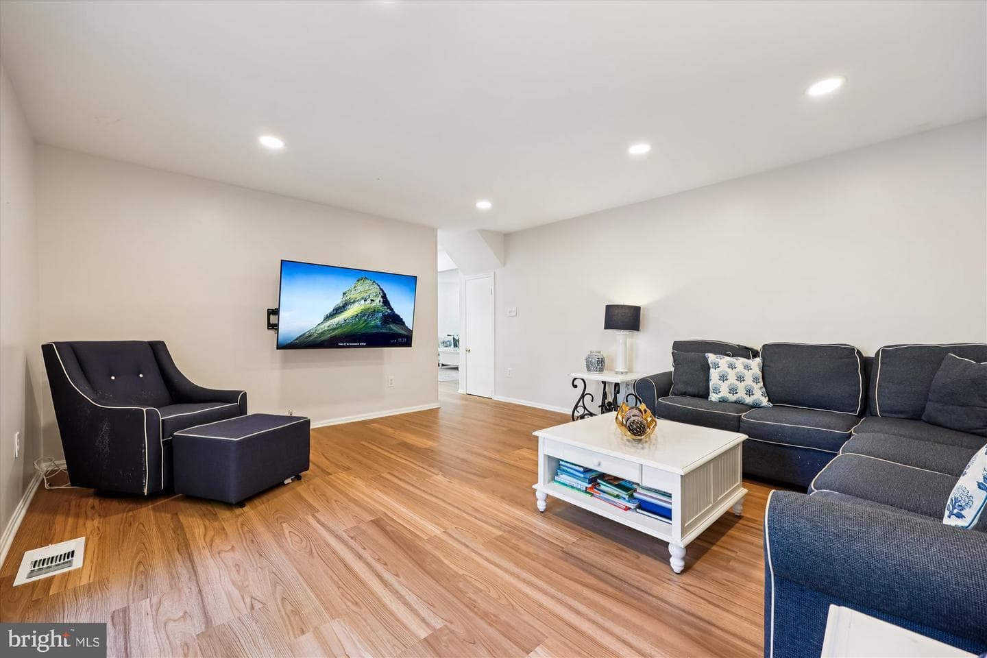 3923 Halsey Street photo 20