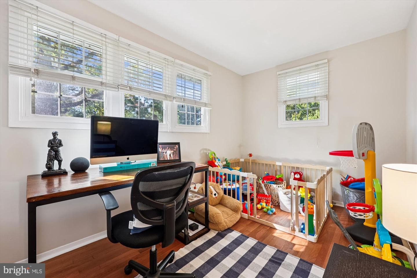 3923 Halsey Street photo 23