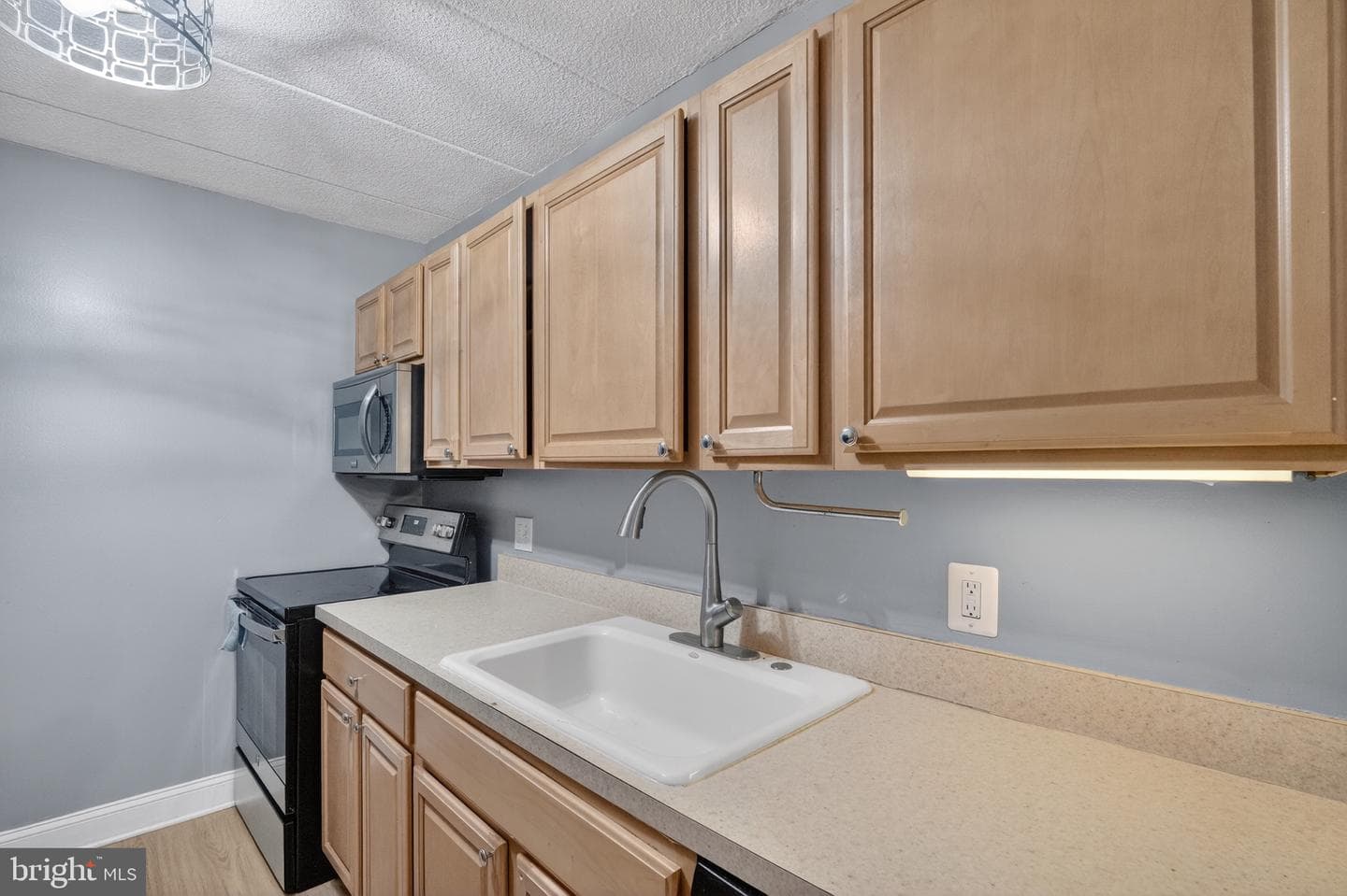 3301 Hewitt Avenue #403 photo 3