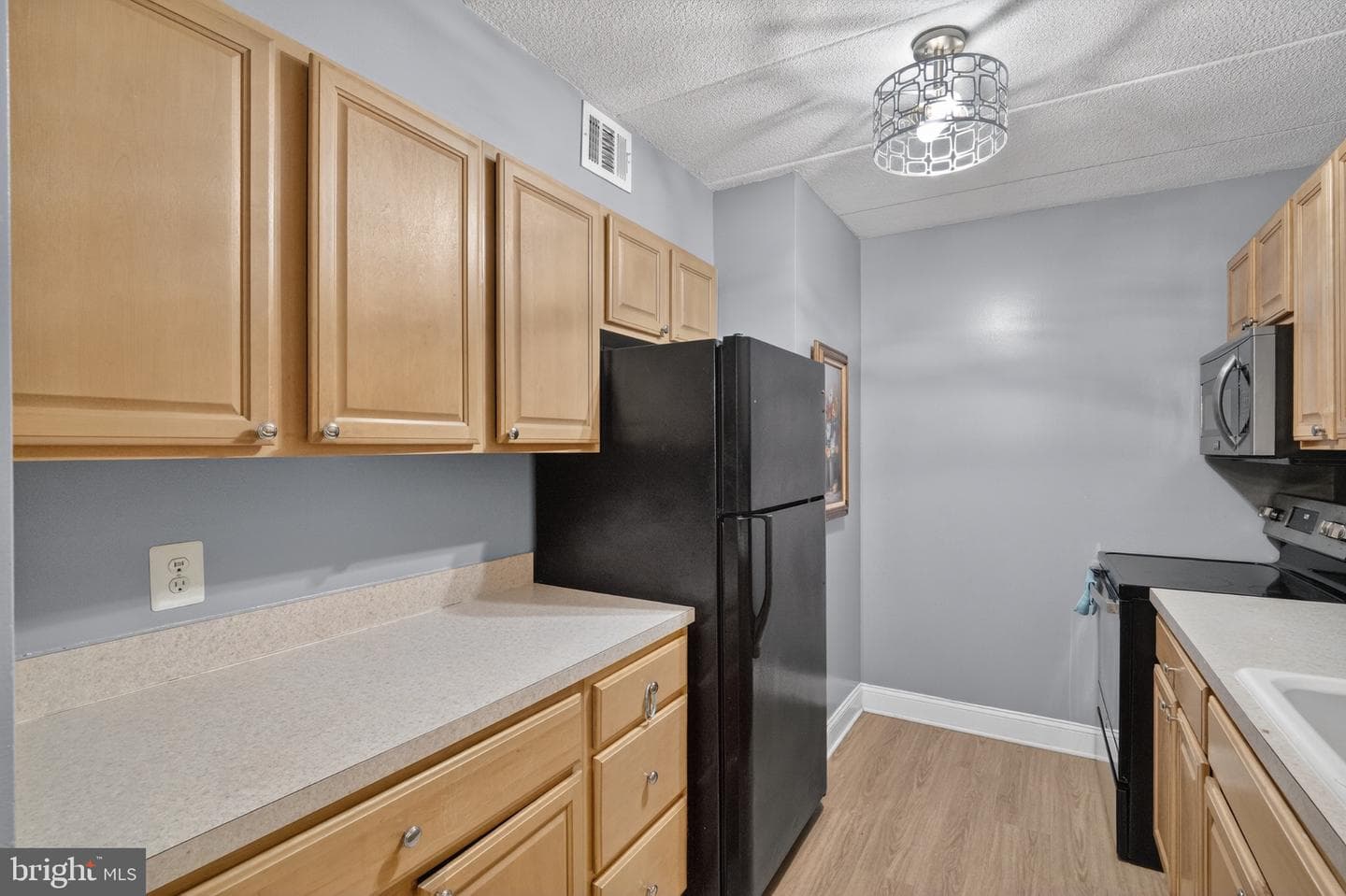 3301 Hewitt Avenue #403 photo 4
