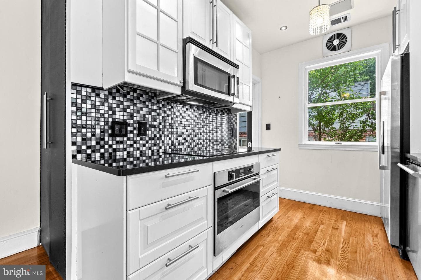 705 Bonifant Street photo 12