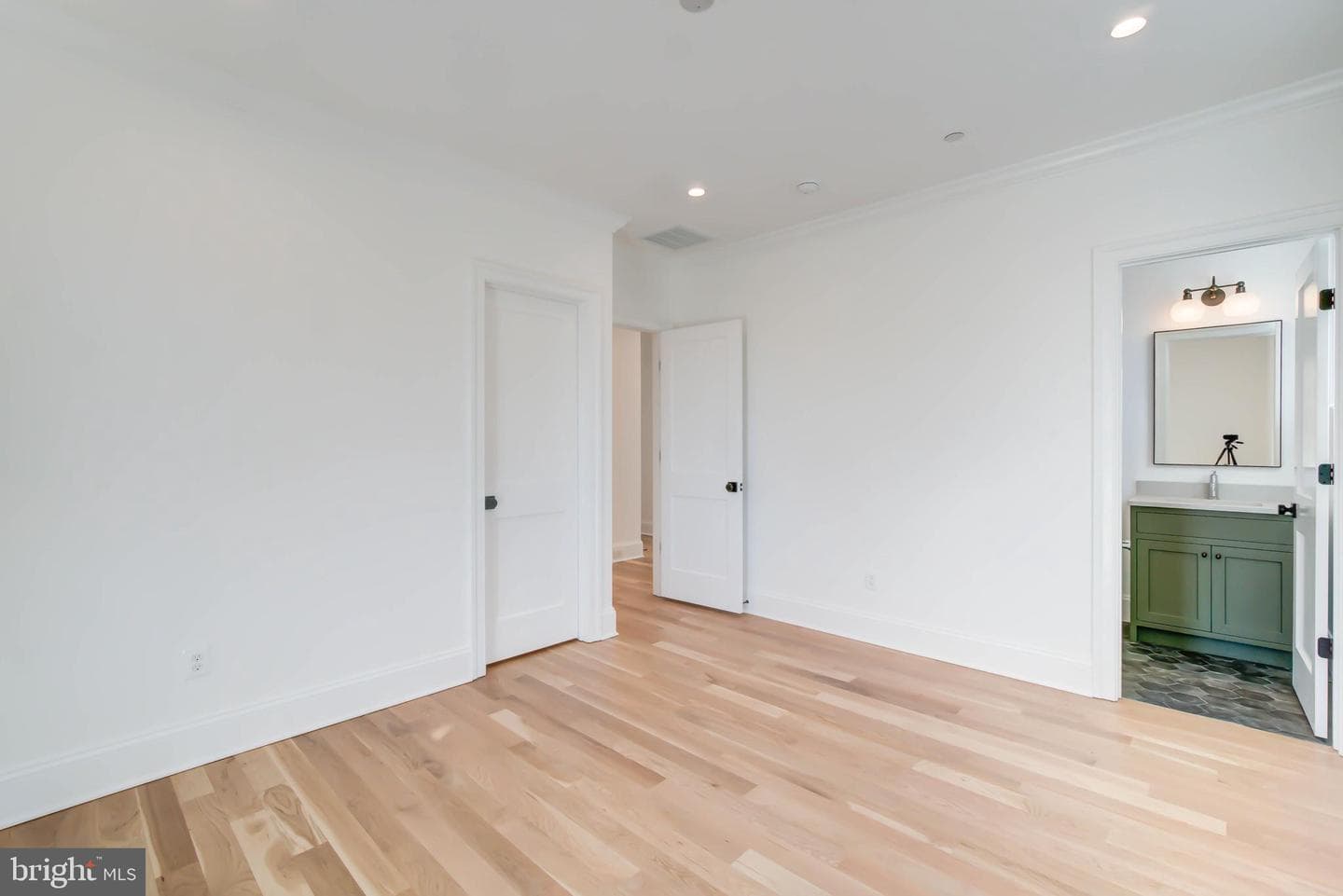 4422 Walsh Street photo 52