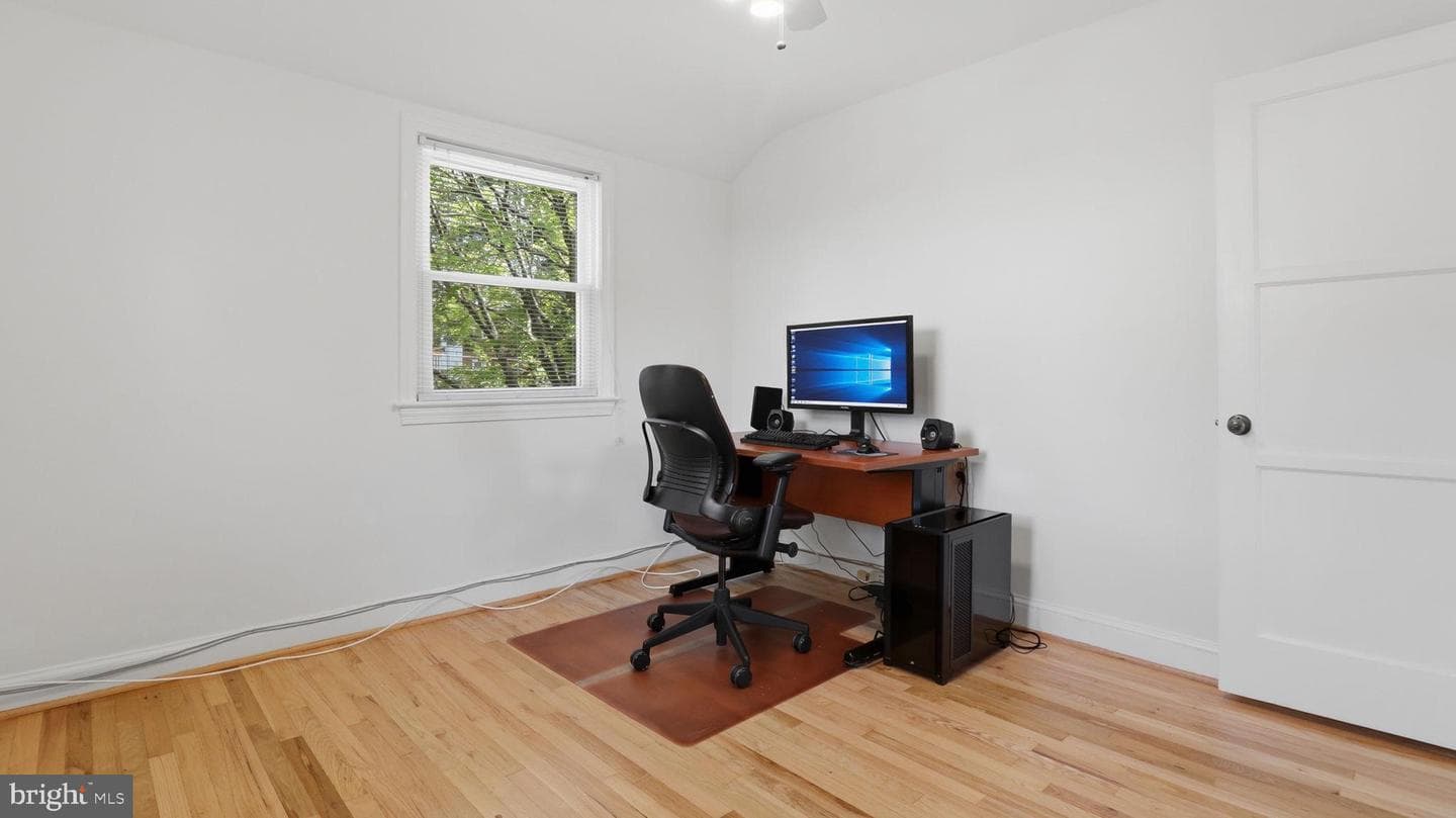 11708 Galt Avenue photo 20