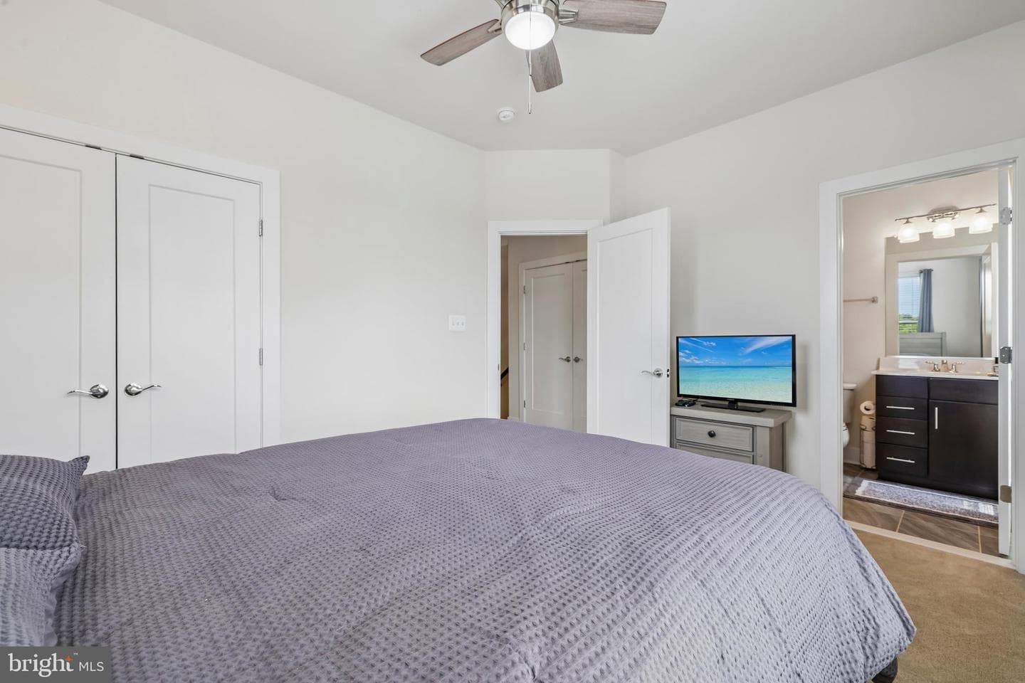 918 King Farm Boulevard photo 32
