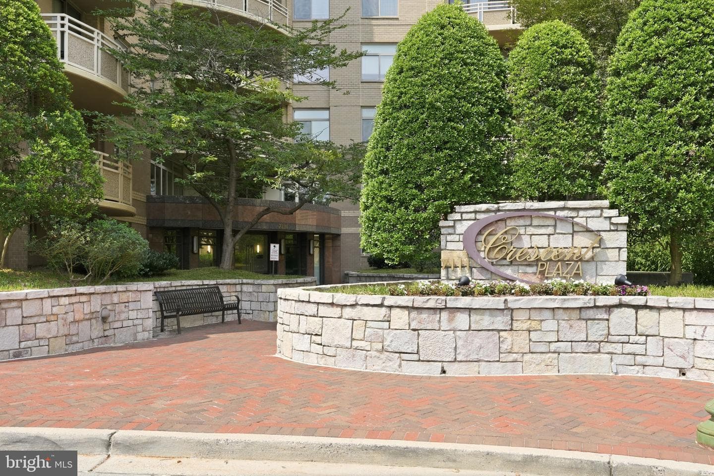 7111 Woodmont Avenue #106 photo 2