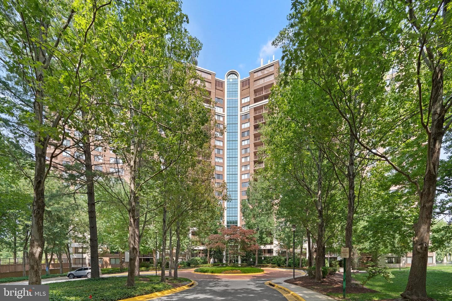 10101 Grosvenor Place #2013, Rockville