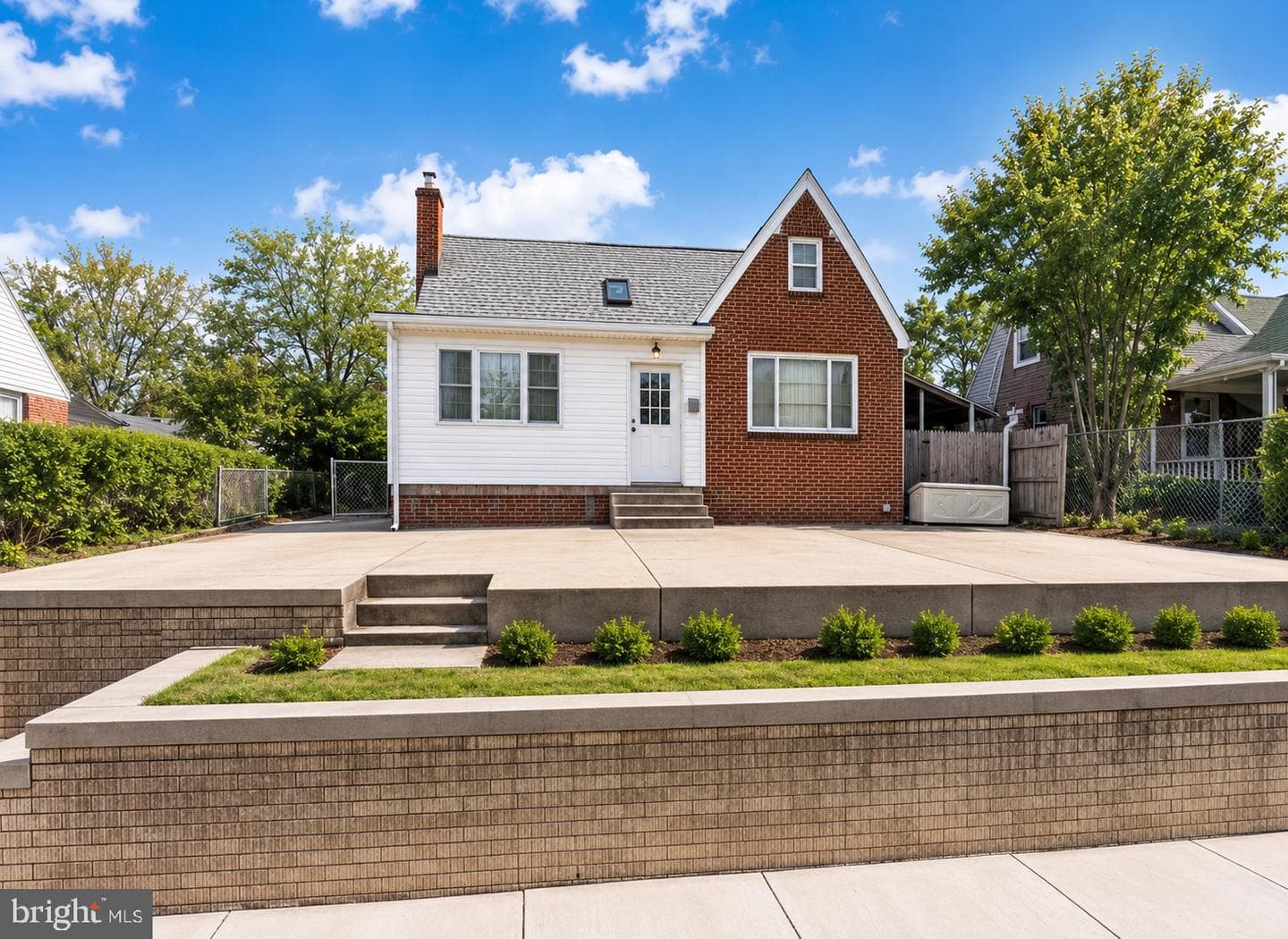 607 University Boulevard E photo 1