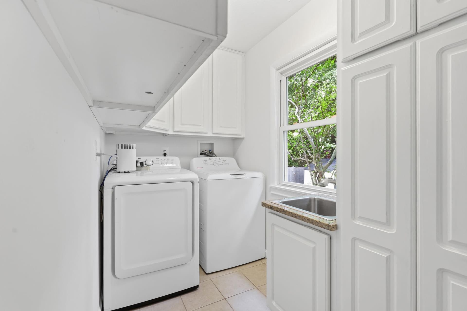1005 W Nolcrest Drive W photo 17