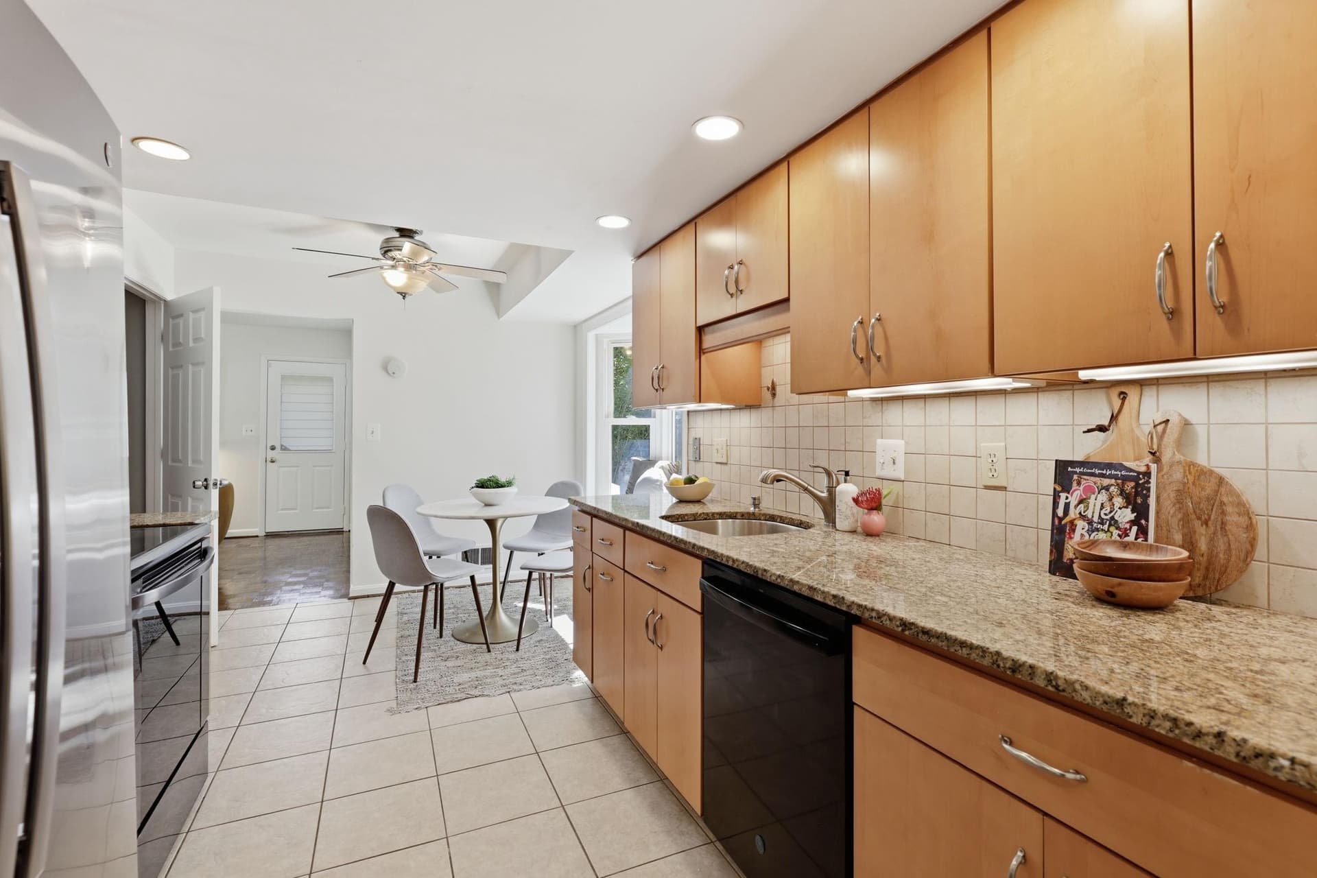 1005 W Nolcrest Drive W photo 8