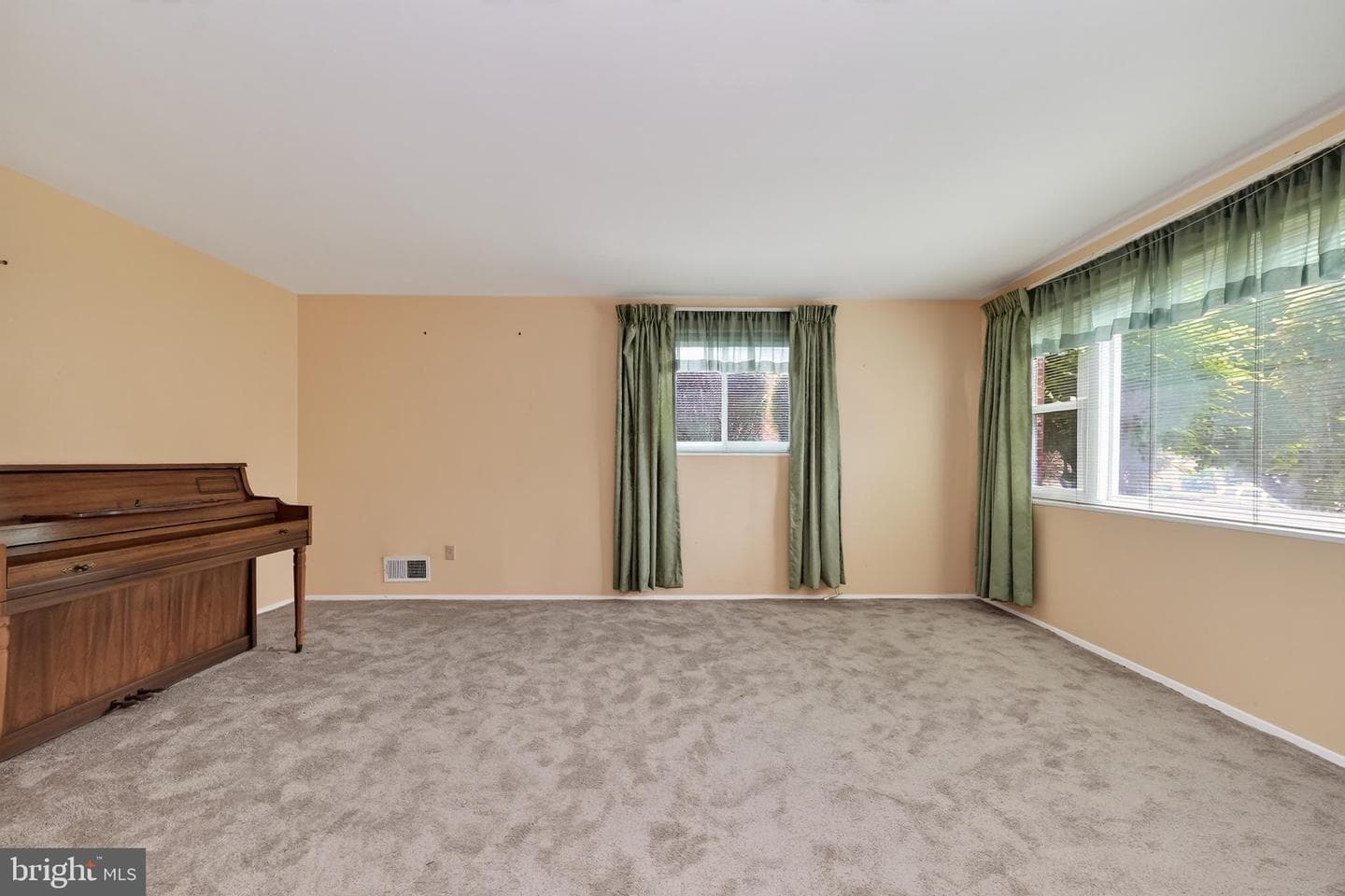 4107 Tulare Drive photo 5