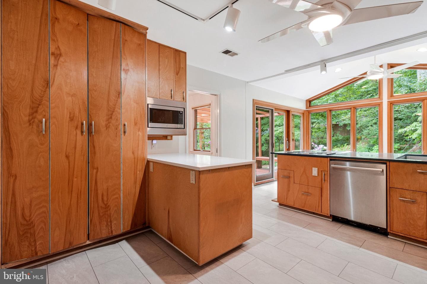 2213 Apple Tree Lane photo 5