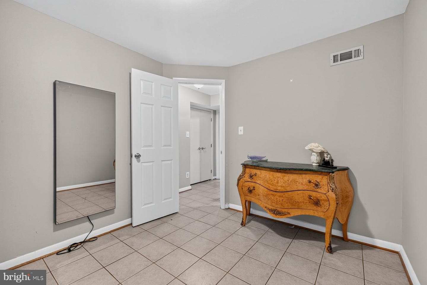 20501 Neerwinder Street photo 36