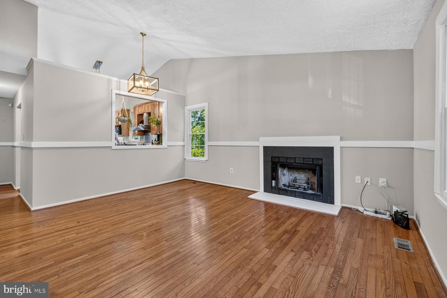 20501 Neerwinder Street photo 6