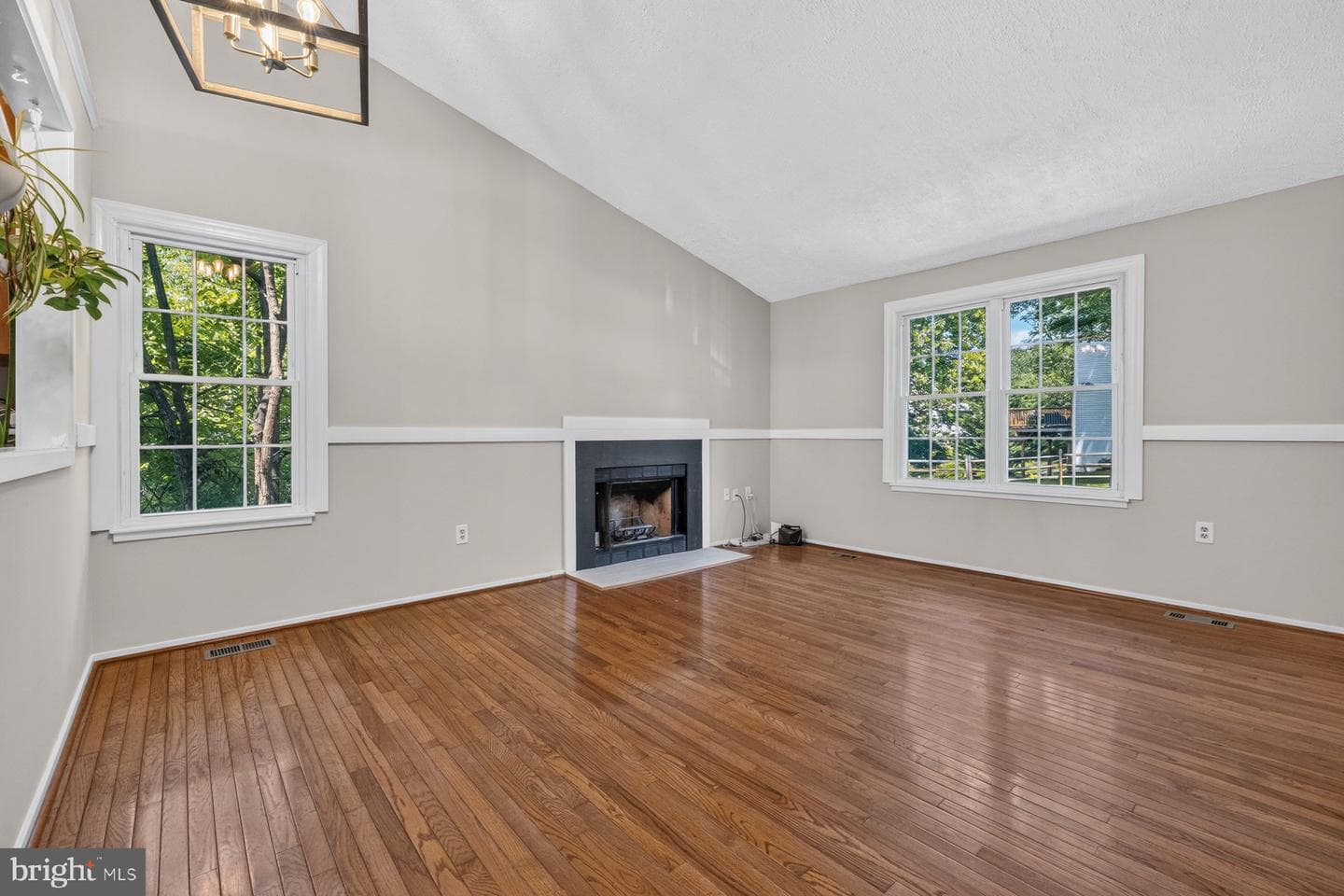 20501 Neerwinder Street photo 7