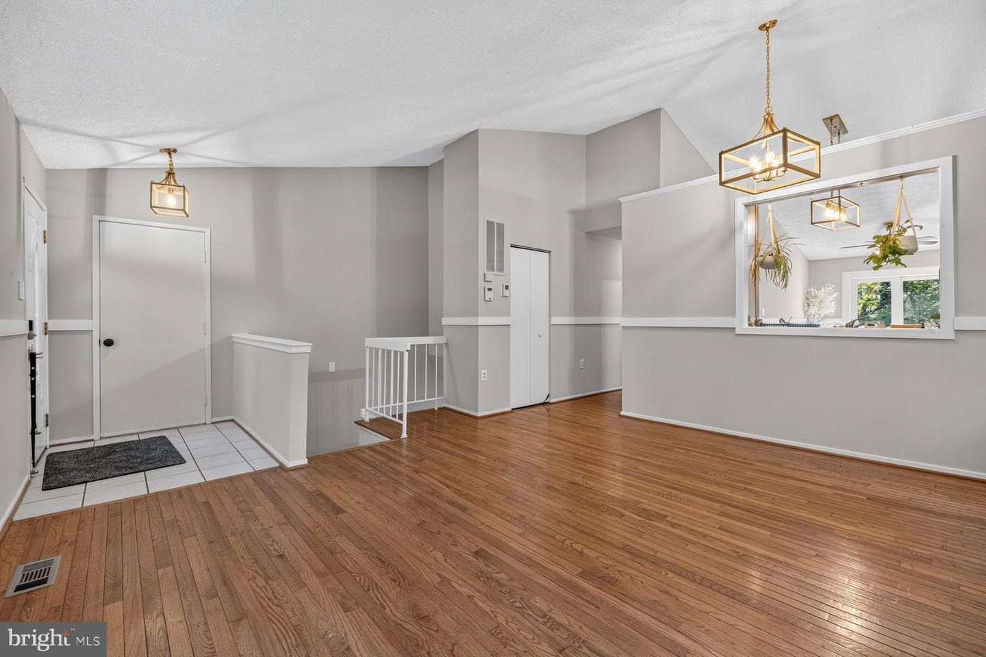20501 Neerwinder Street photo 9