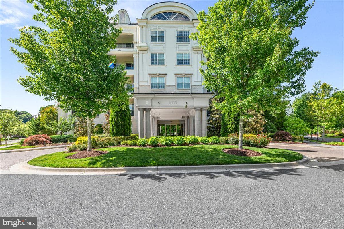8111 River Road #122, Bethesda
