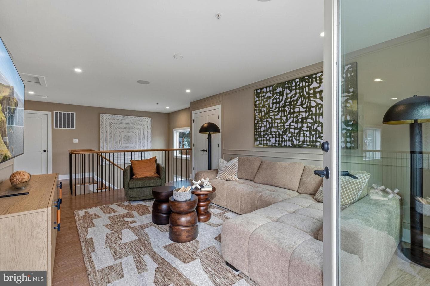 5028 Strathmore Avenue photo 48