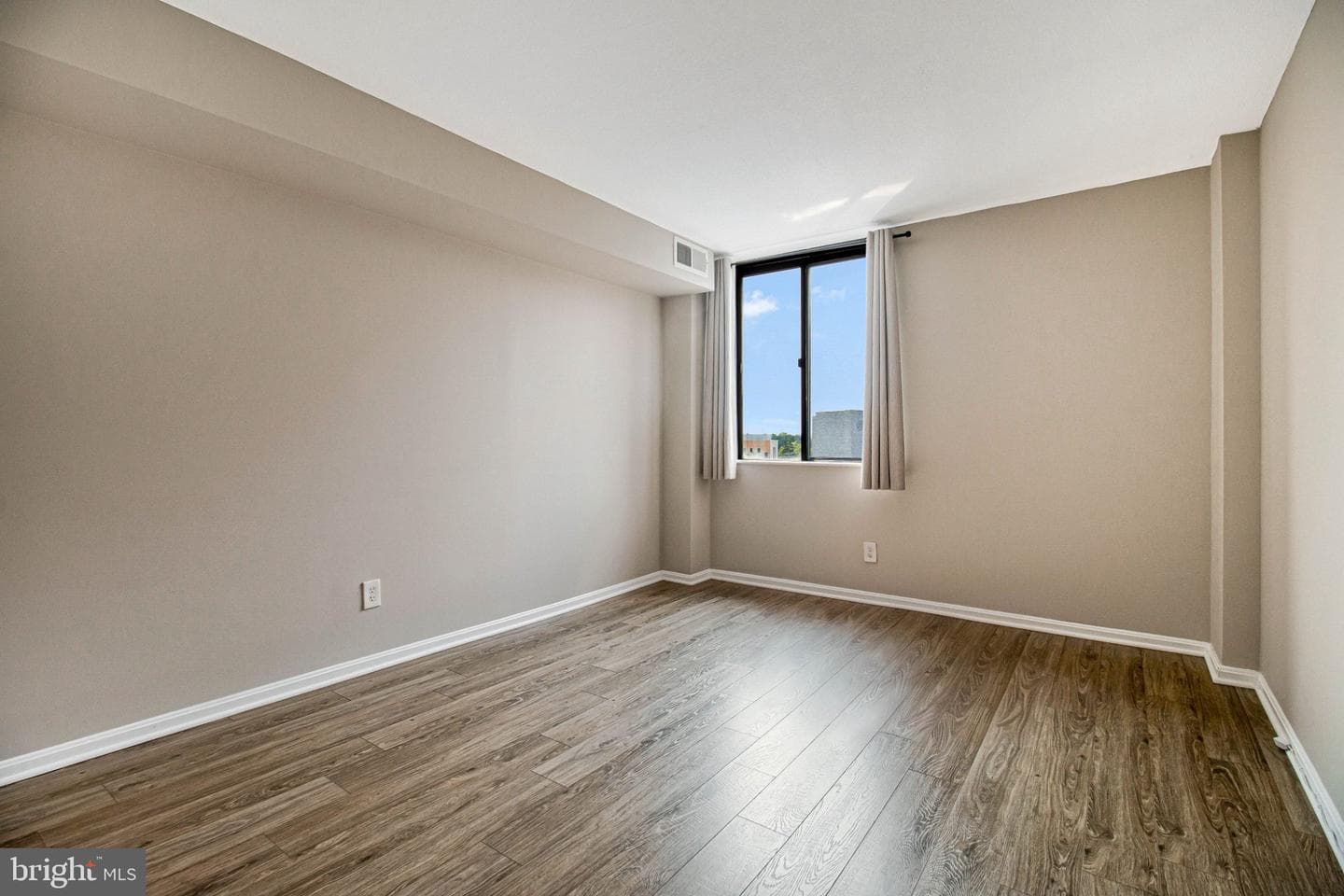 118 Monroe Street #1005 photo 15