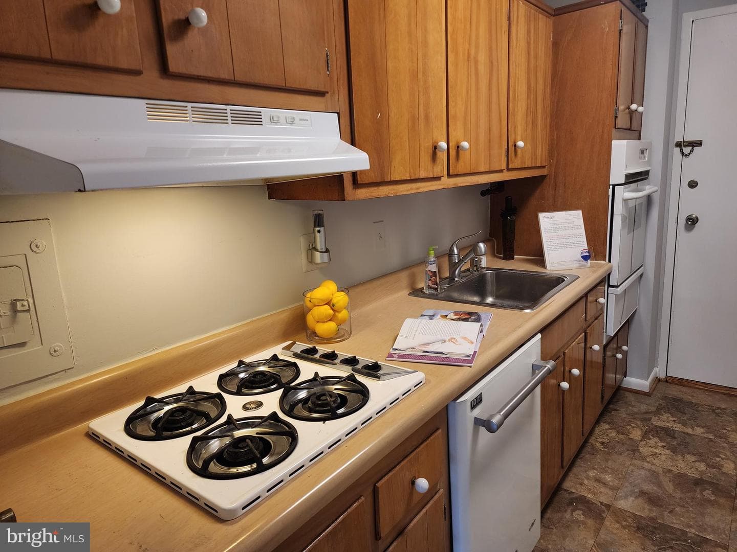 10401 Grosvenor Place #314 photo 4