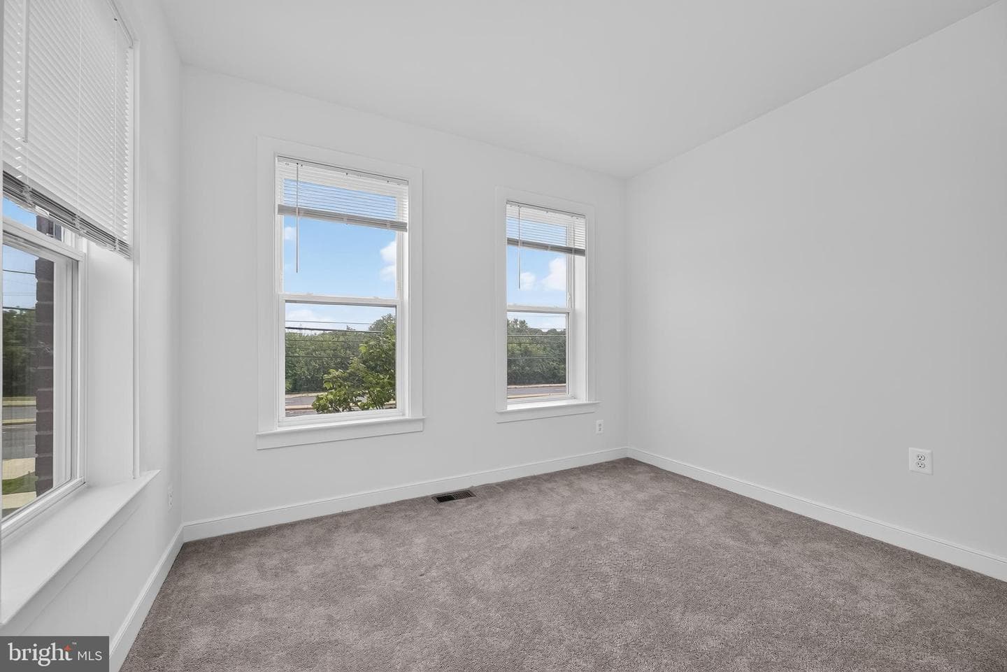16184 Frederick Road photo 43