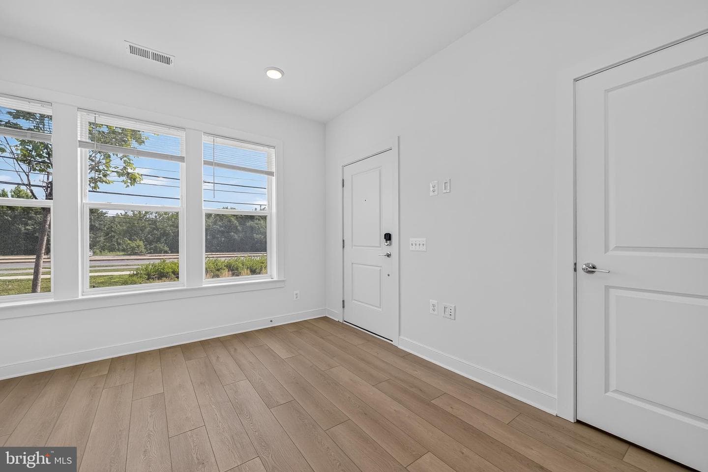 16184 Frederick Road photo 7