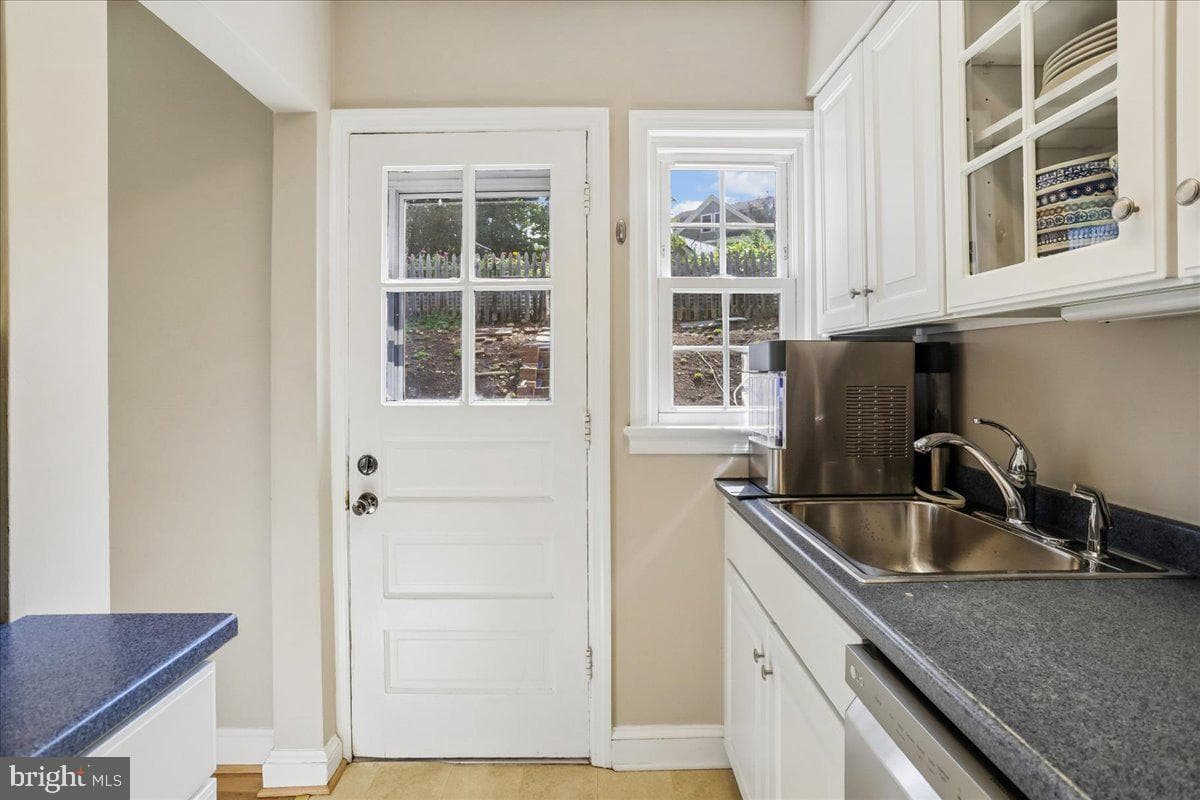 10717 St Paul Street photo 10