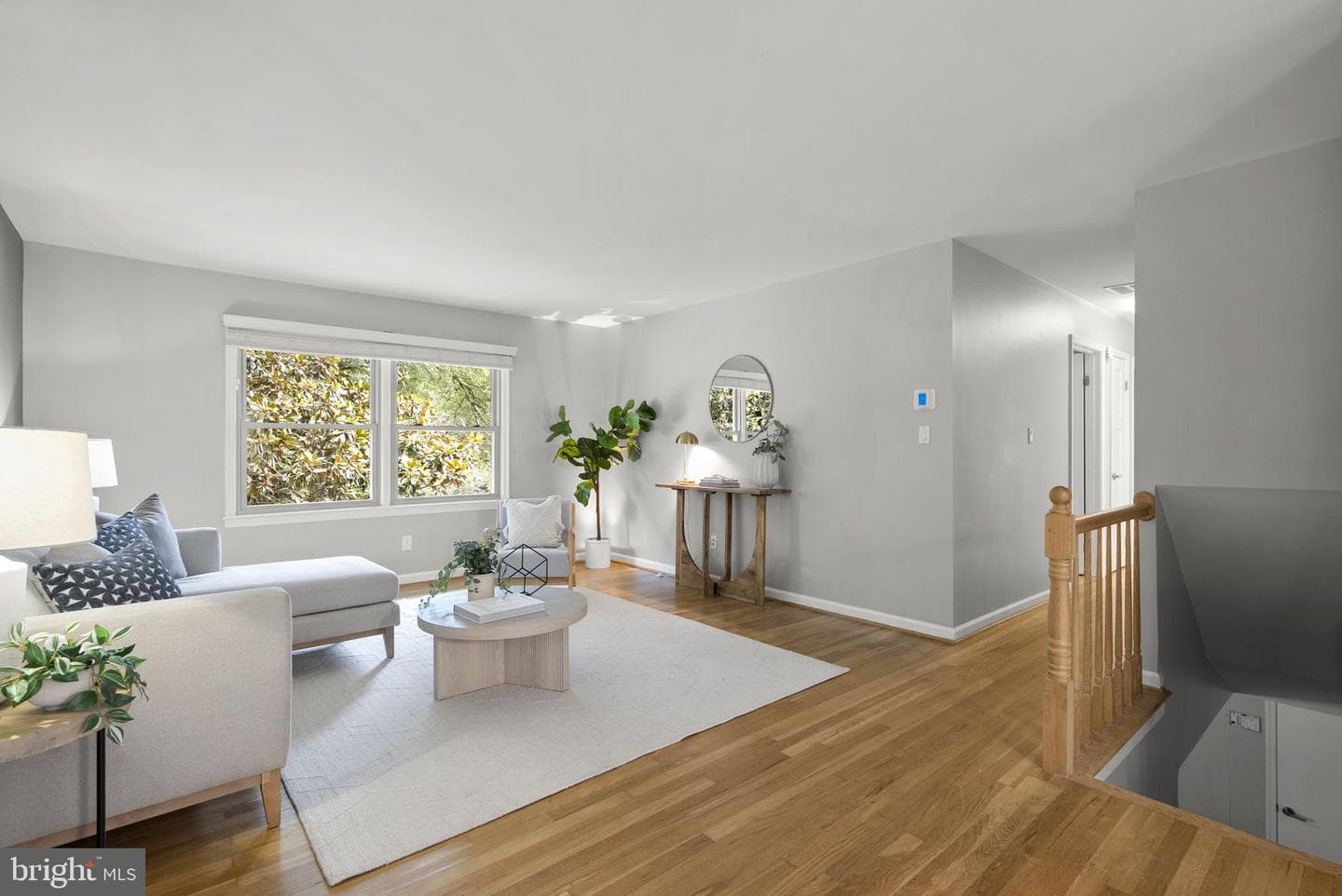 822 Loxford Terrace photo 2