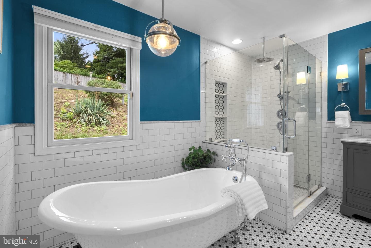 822 Loxford Terrace photo 20