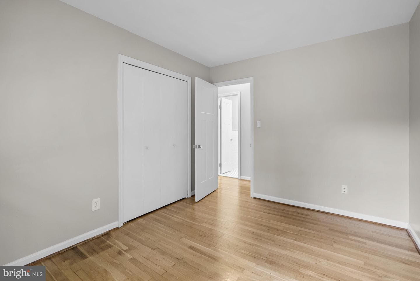 822 Loxford Terrace photo 22