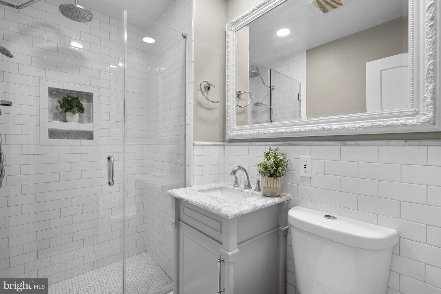 822 Loxford Terrace photo 23