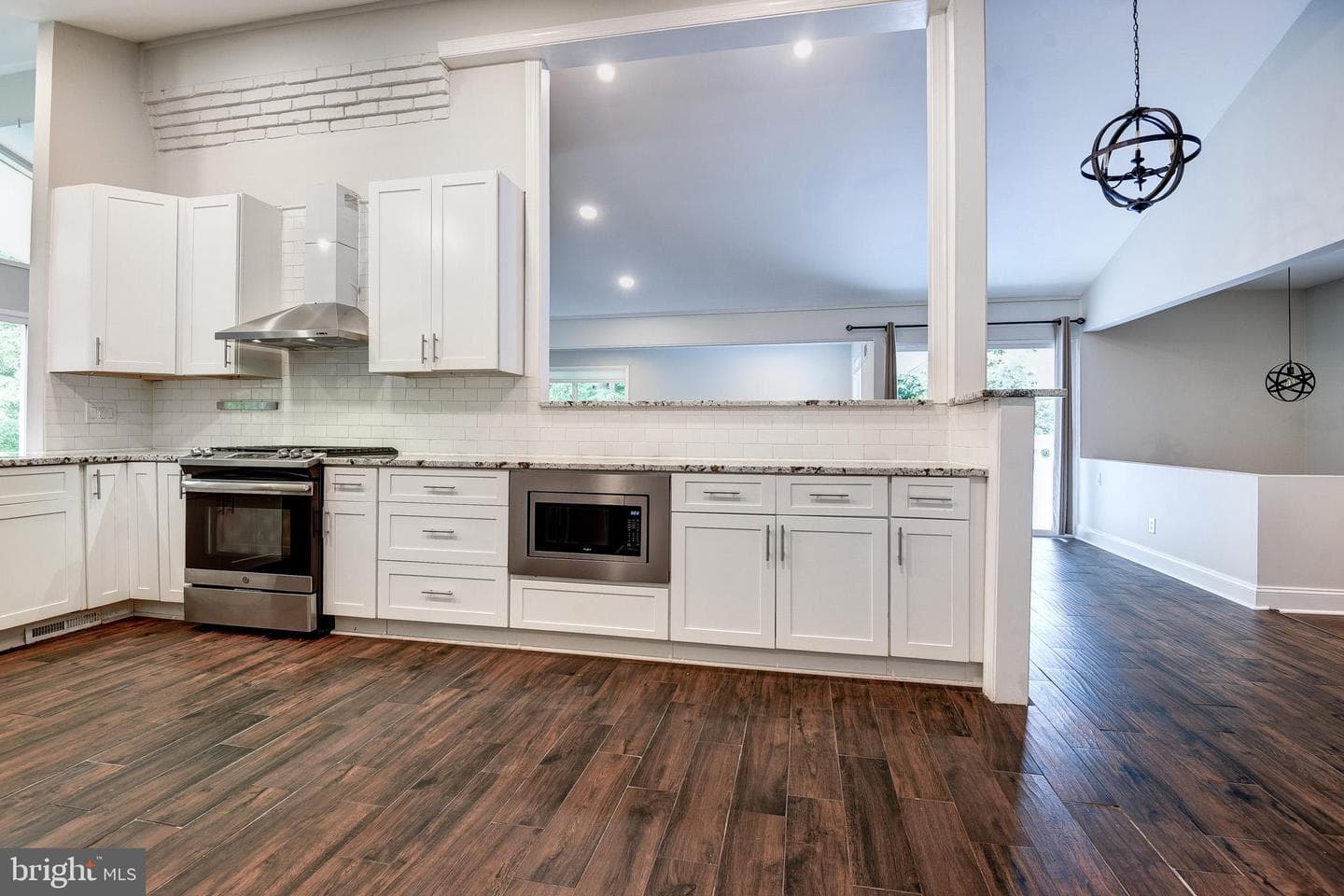 6900 Heatherhill Road photo 14