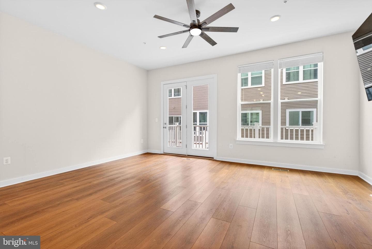 8279 Front Loop photo 13