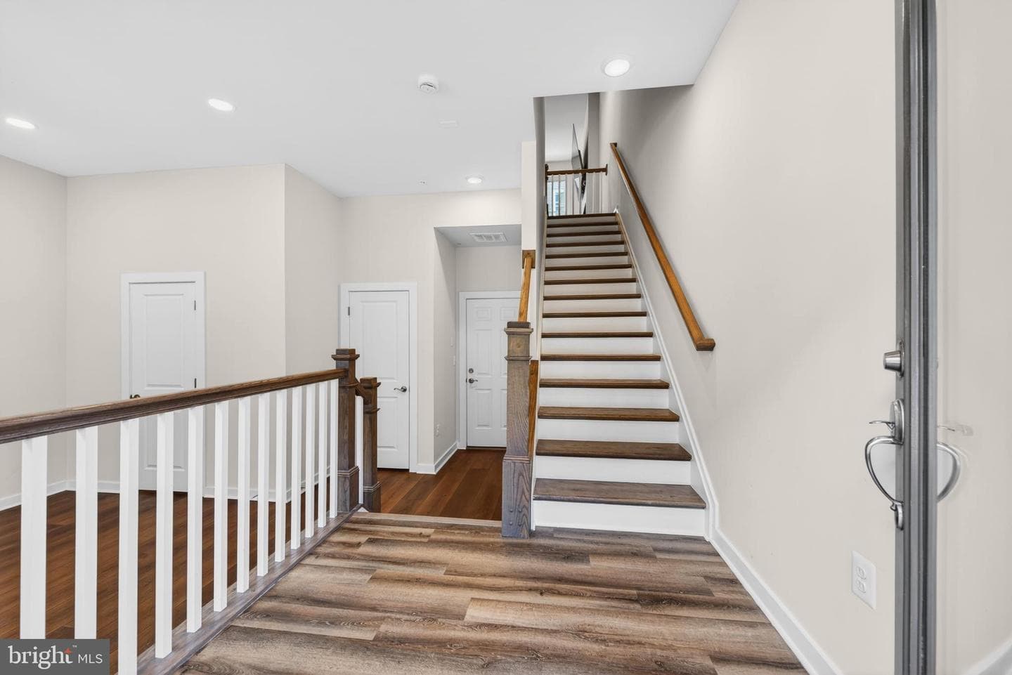 8279 Front Loop photo 4
