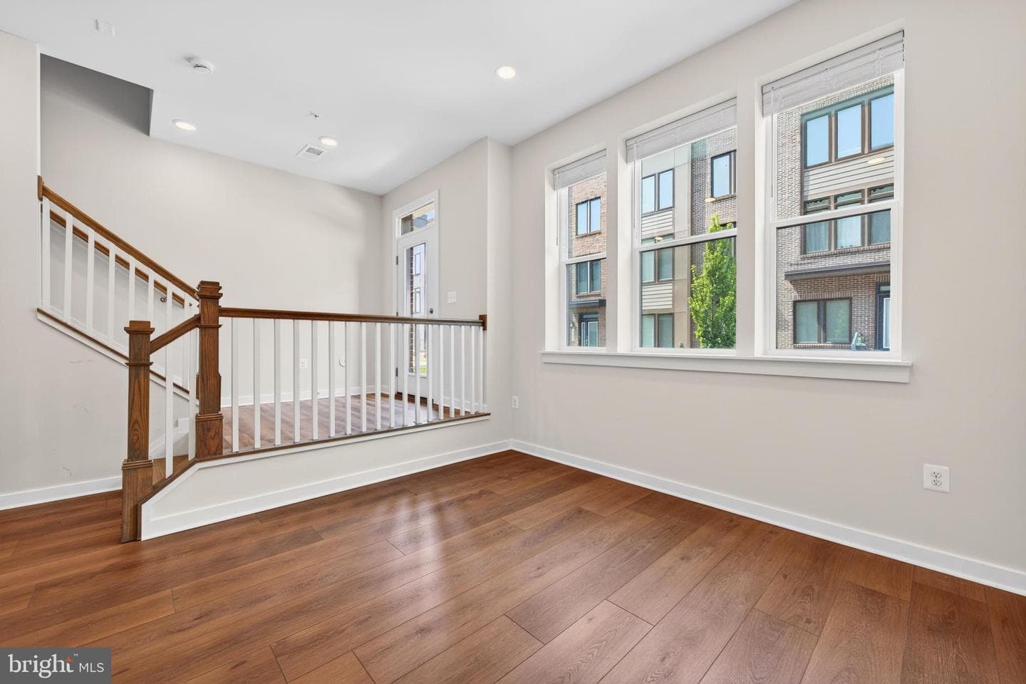 8279 Front Loop photo 6