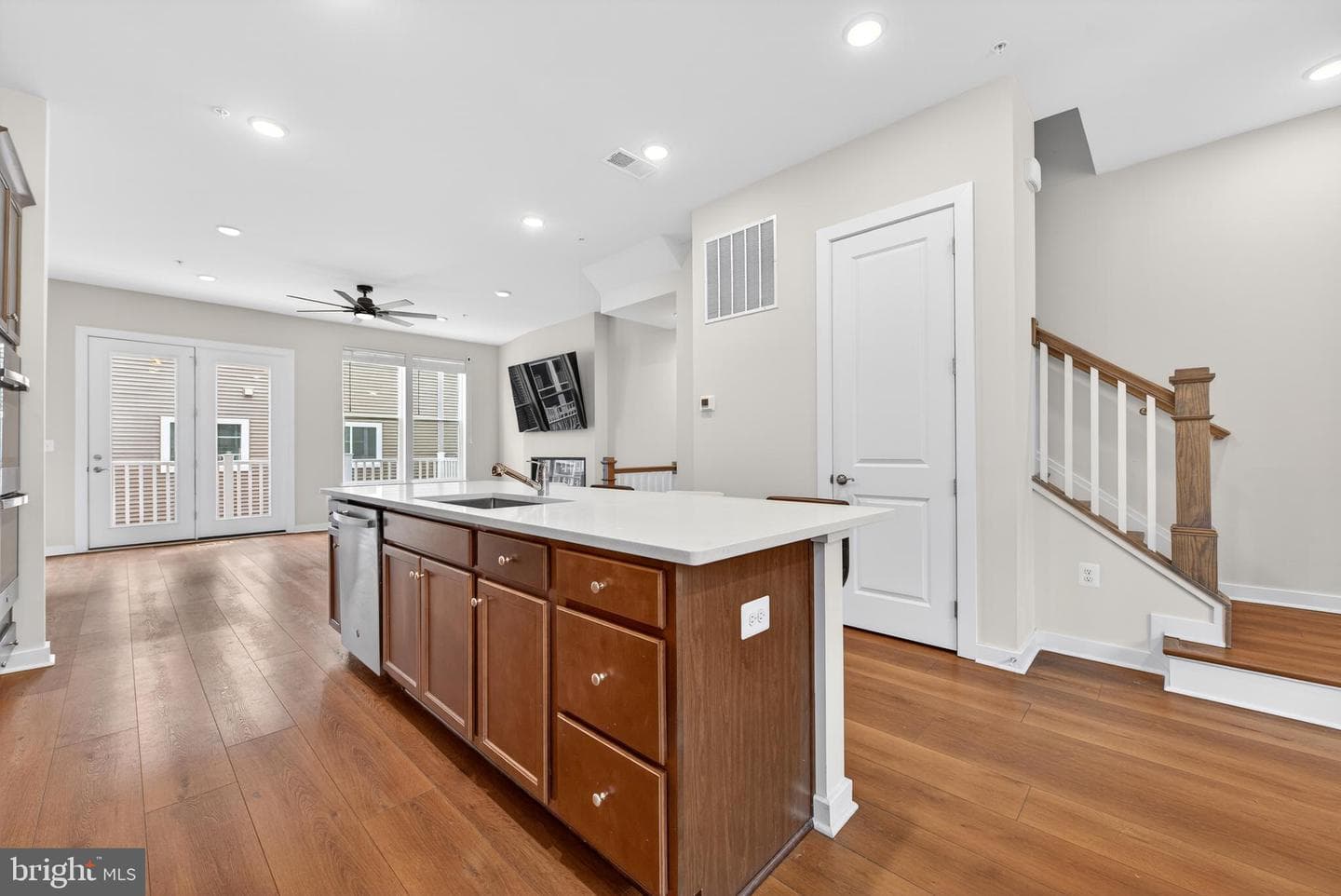 8279 Front Loop photo 8