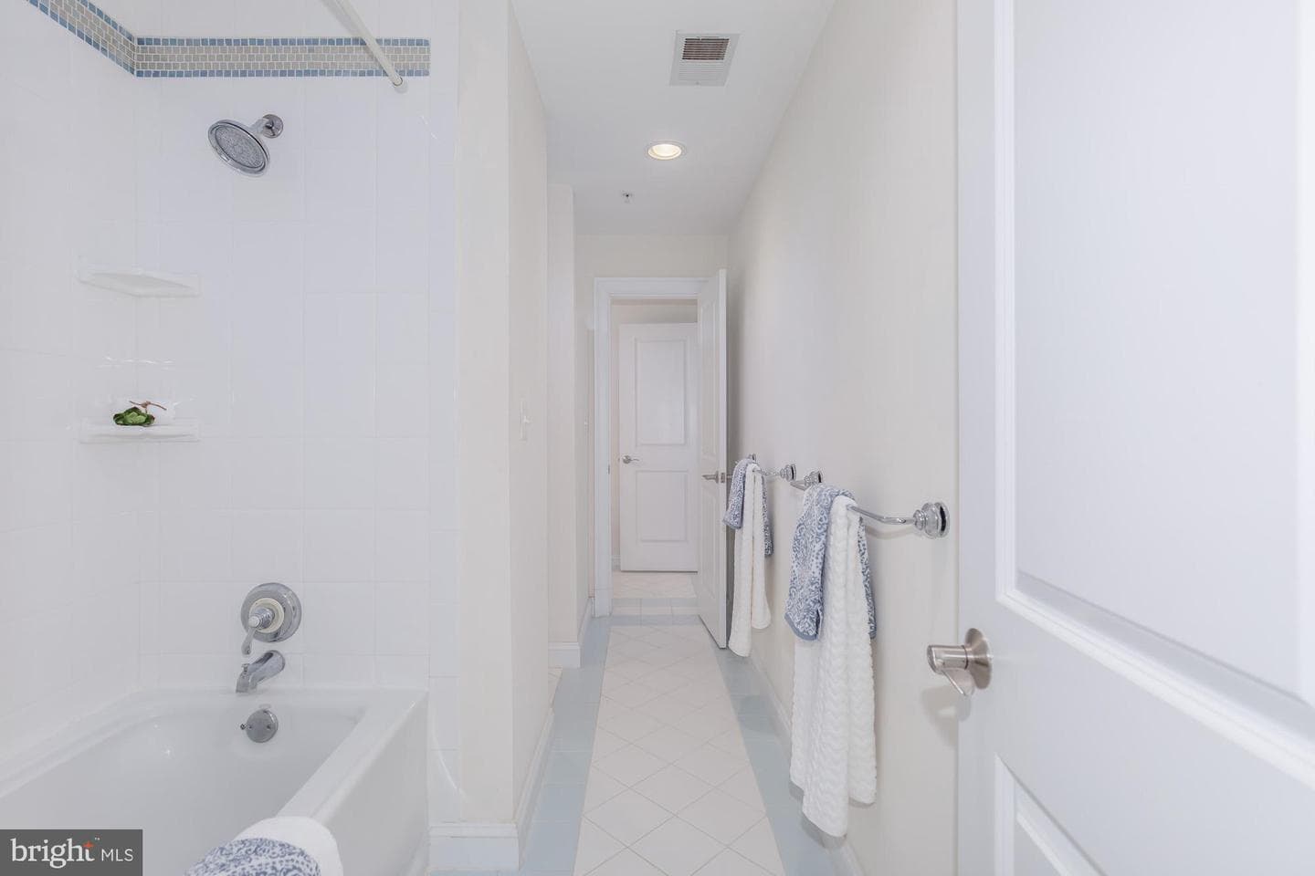 5601 Vernon Place photo 36