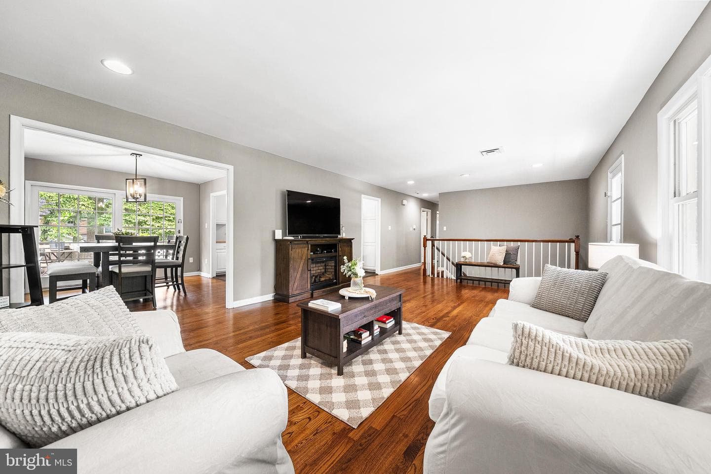 1213 Dale Drive photo 4