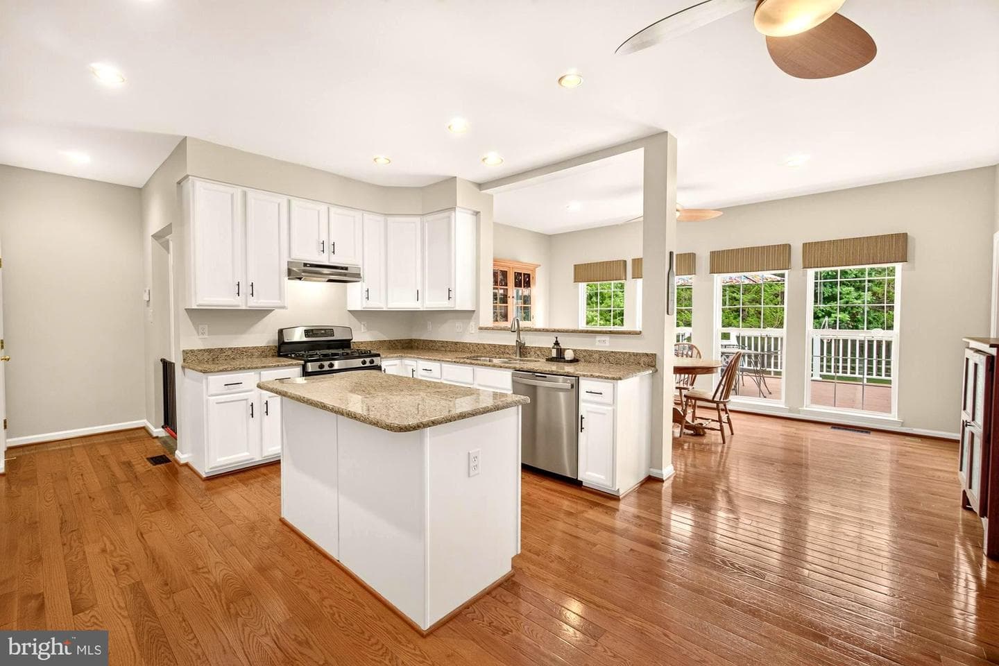 16900 Hillard Street photo 23
