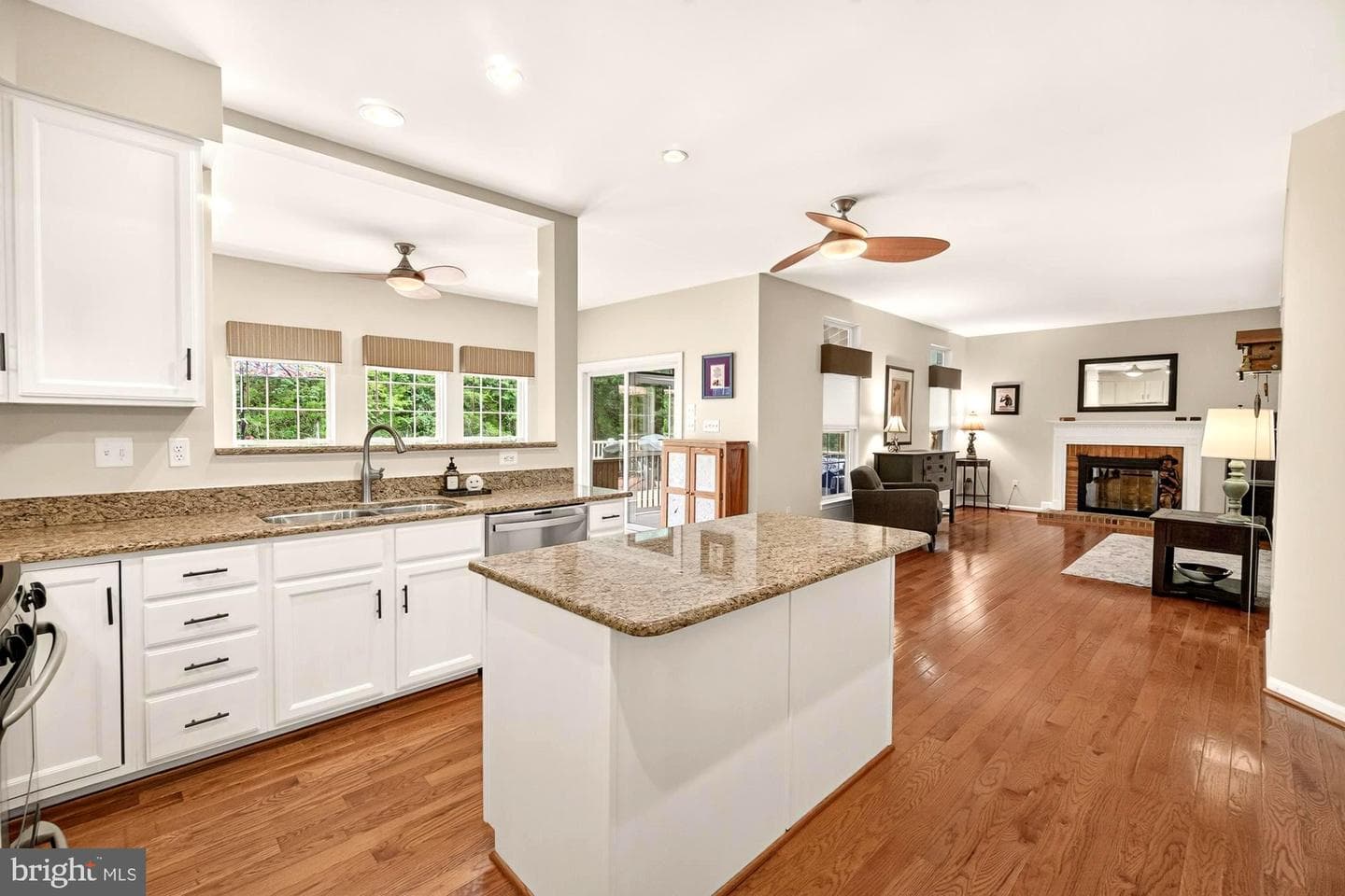 16900 Hillard Street photo 24