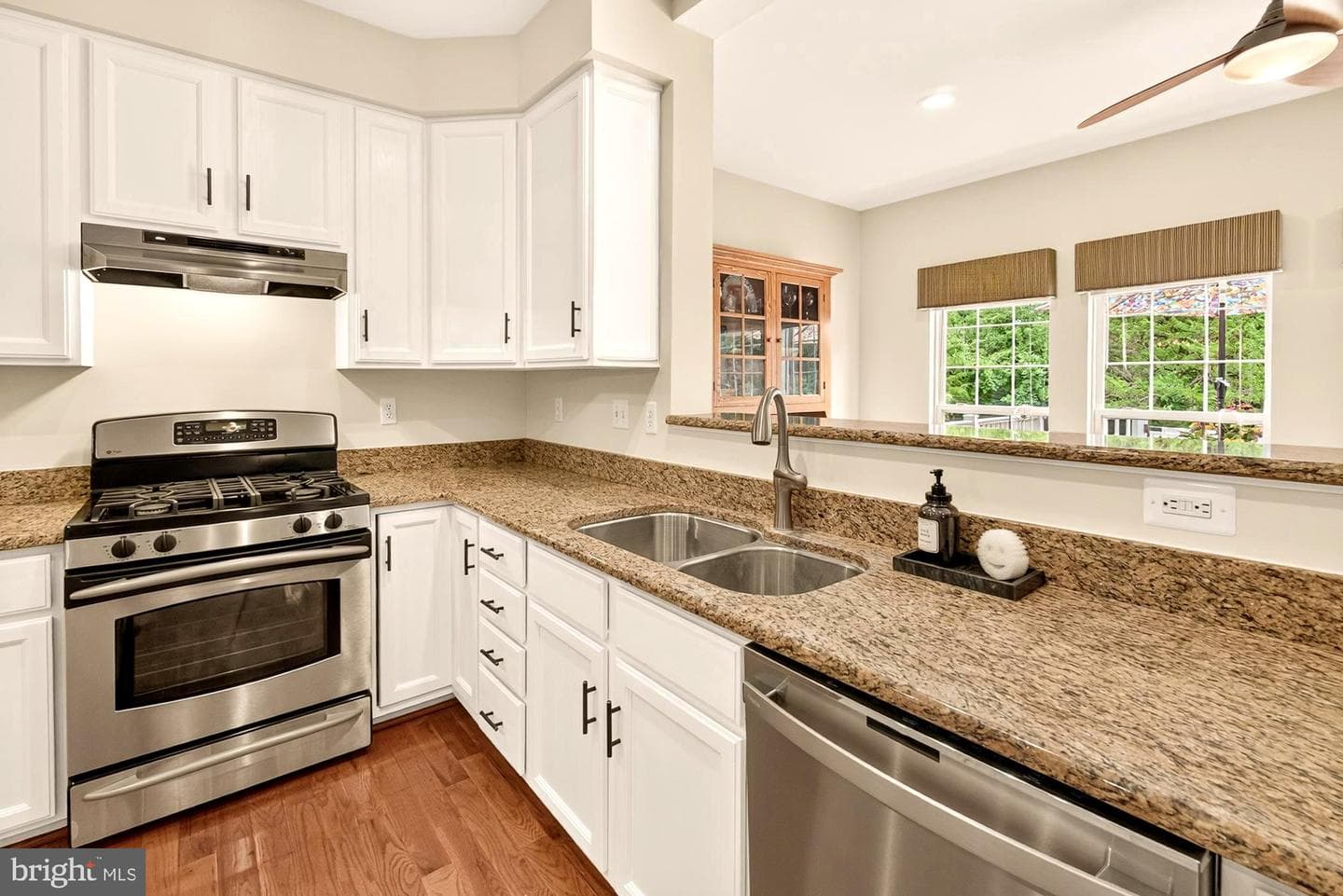 16900 Hillard Street photo 26