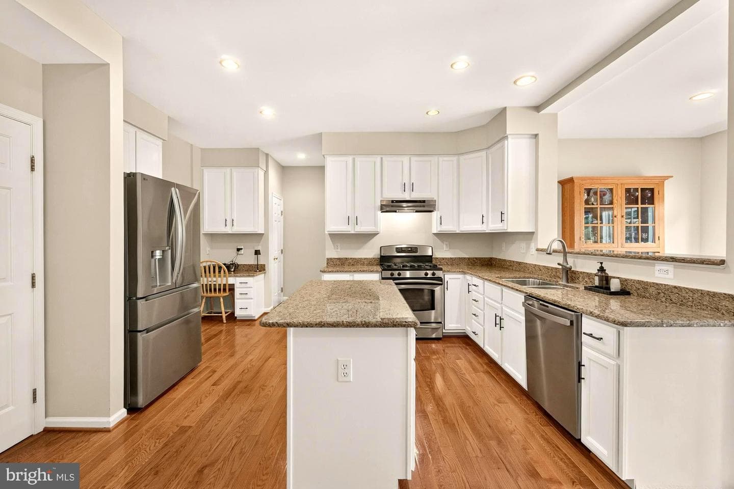 16900 Hillard Street photo 28