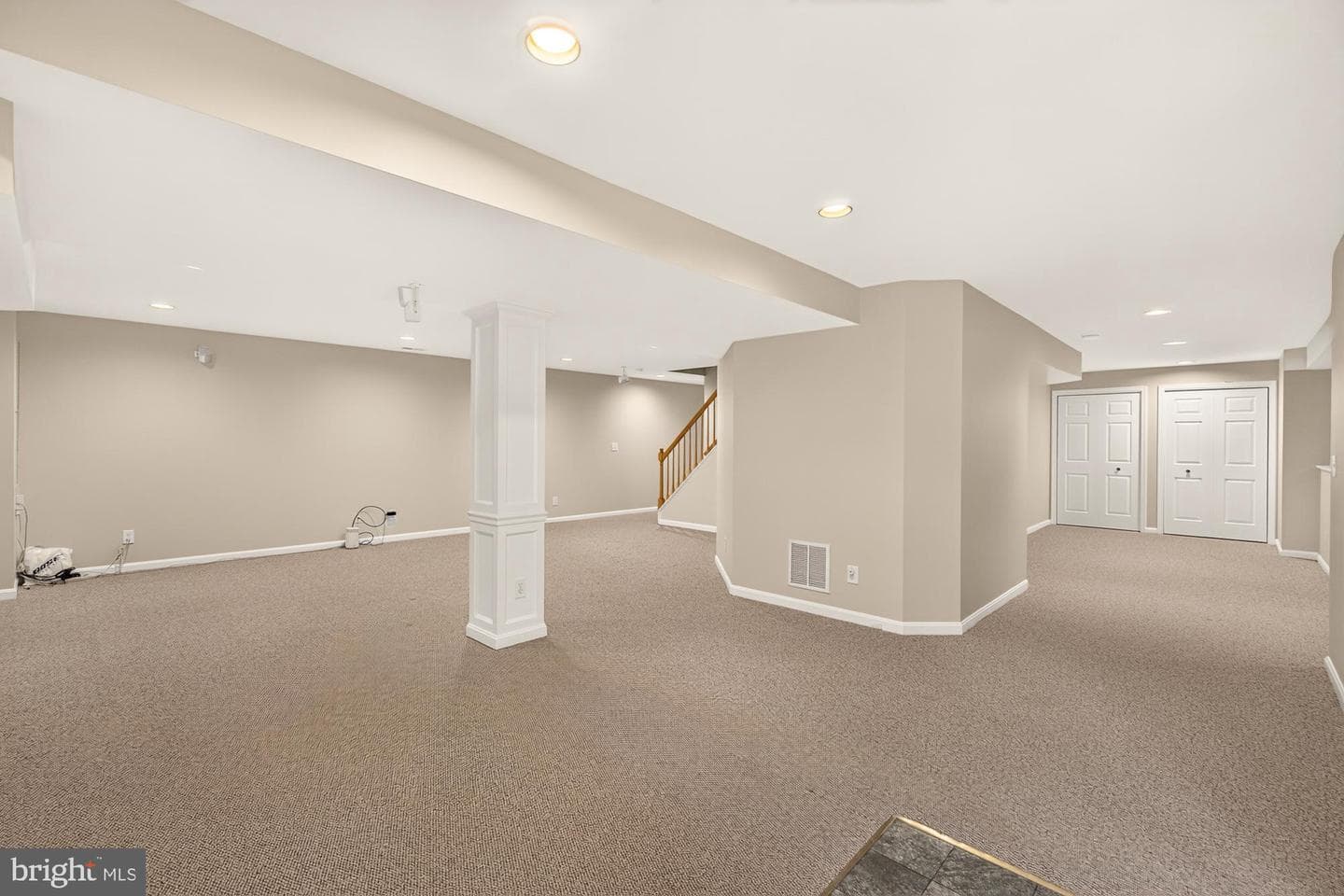 16900 Hillard Street photo 65
