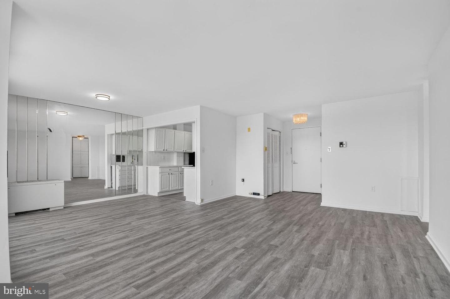10201 Grosvenor Place #1504 photo 6