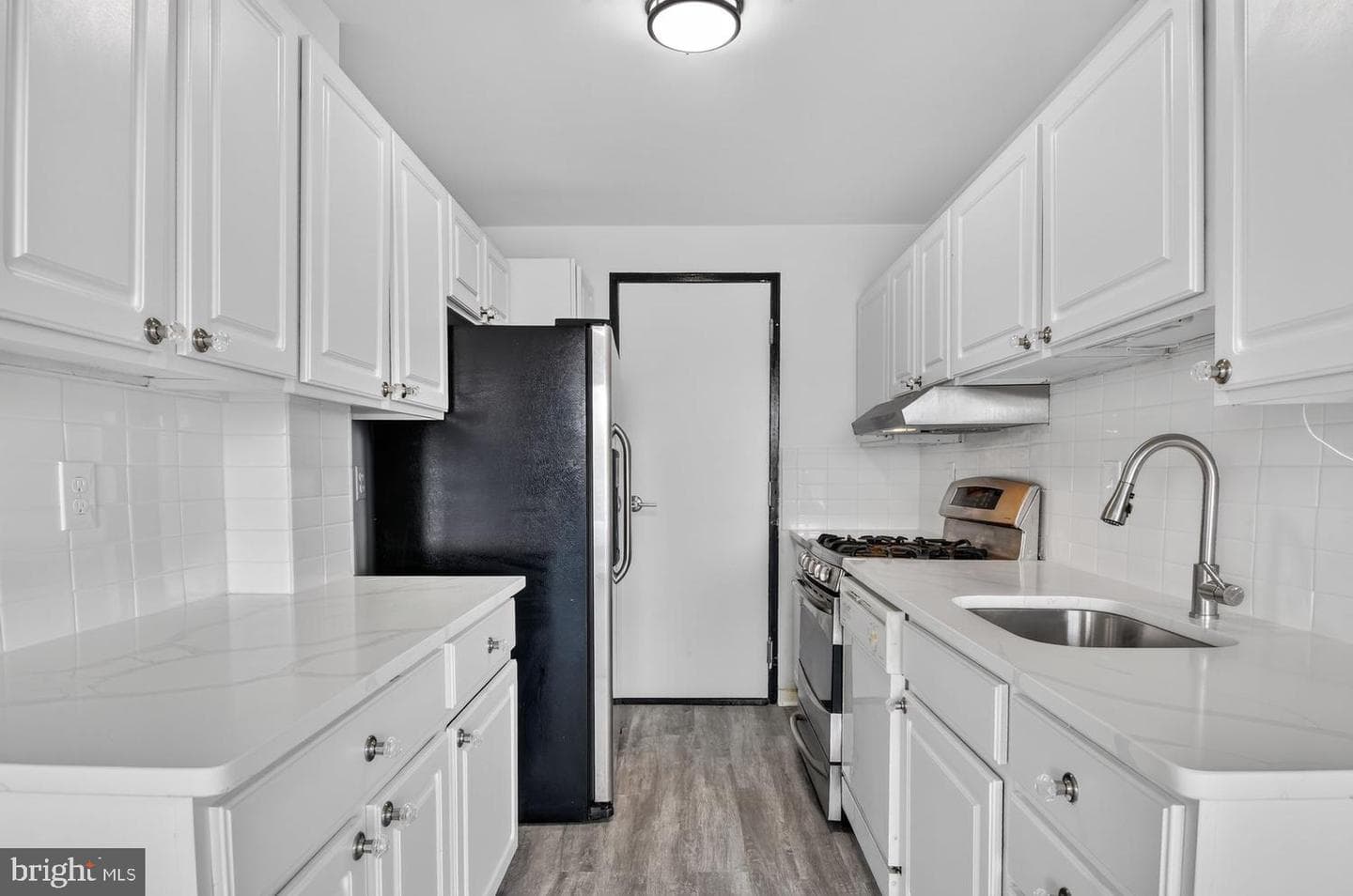10201 Grosvenor Place #1504 photo 8