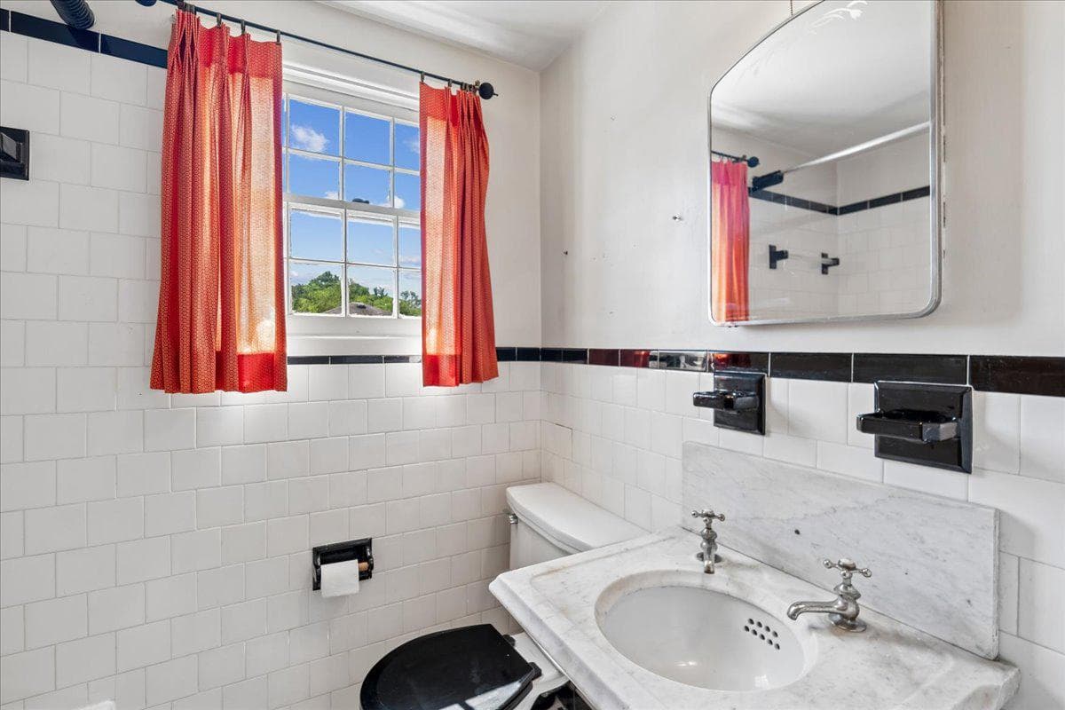 1011 W Nolcrest Drive photo 43