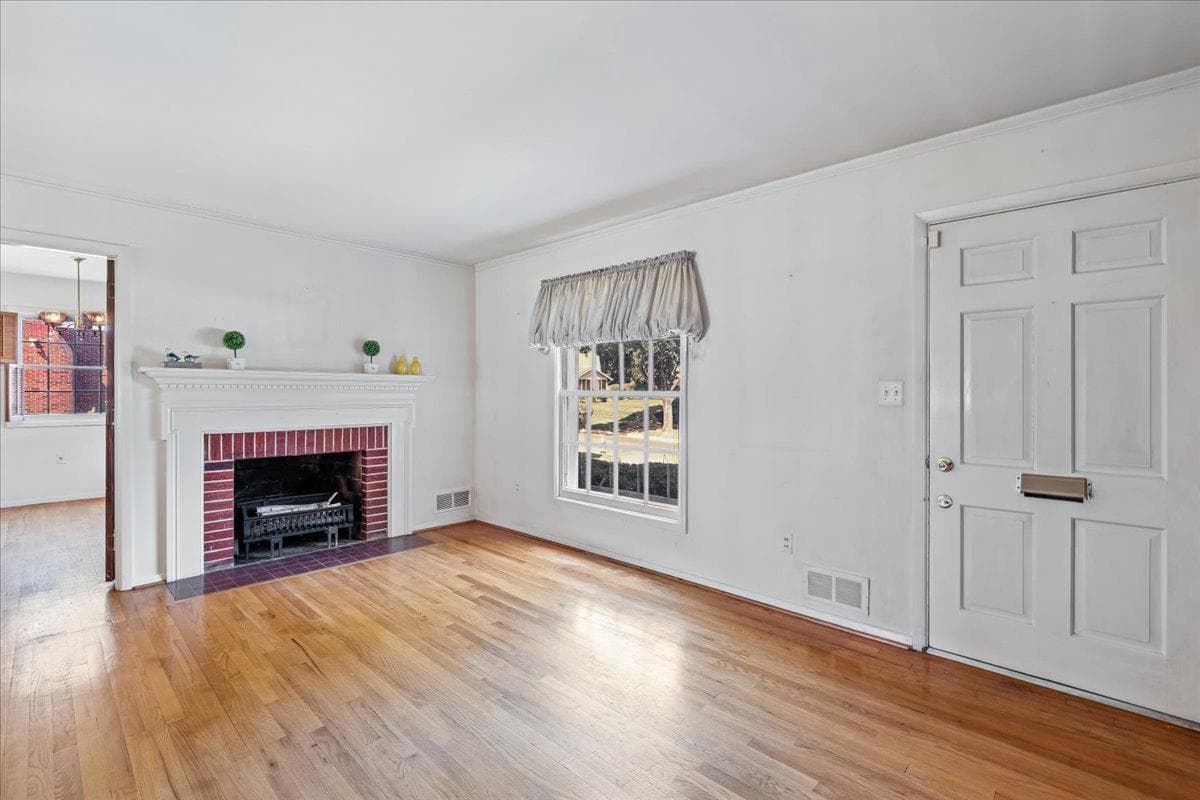 1011 W Nolcrest Drive photo 7